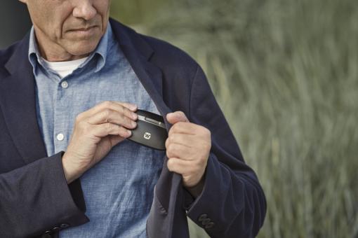 mezczyzna_z_aparatem